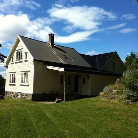 Flaklypa, Hus Pa Toppen Med Jacuzzi Og Utsikt Holiday home