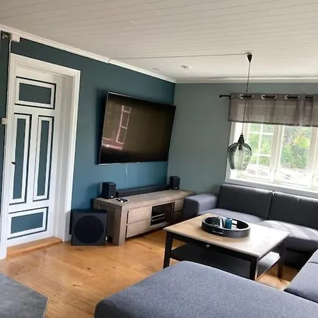 Flaklypa, Hus Pa Toppen Med Jacuzzi Og Utsikt Holiday home *