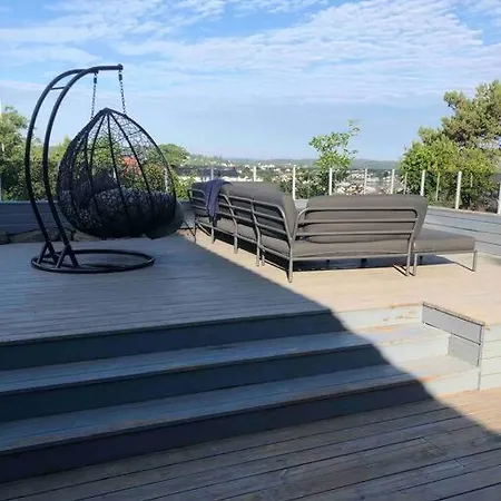 Flaklypa, Hus Pa Toppen Med Jacuzzi Og Utsikt Holiday home